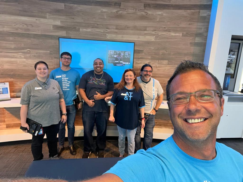 LifeAtATT's tweet photo. It’s been one year since Anthony moved to Florida and took on the role of Retail Manager. Let’s keep it going in year 2! 🙌 

Learn more about retail careers and #LifeAtATT: https://t.co/dCTJ8x2cZO. https://t.co/k4daF4n821