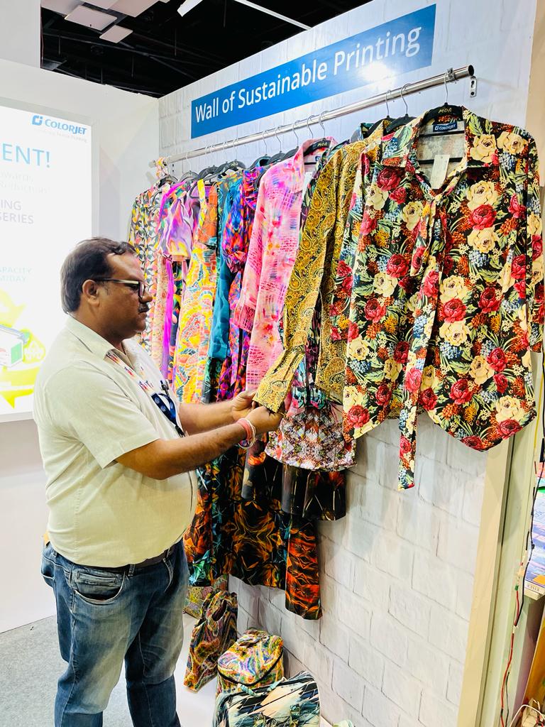 Colorjetgroup's tweet image. ColorJet at @gartex_india - Day 02

On the 2nd day of the Exhibition, Several existing and new potential clients have visited COLORJET booth to explore limitless business opportunities in Digital Textile Printing.

#colorjet #gartex #digitaltextileprinting