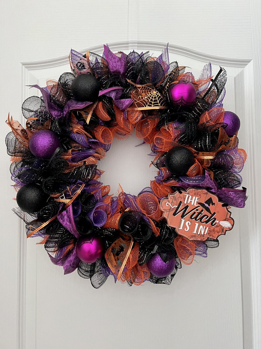 Super excited to start working on Halloween wreaths…and here’s the first one!  Greet your friends, family, and trick or treaters with this The Witch Is In wreath.  Now available in my Etsy shop (link in bio).
#halloween #halloweenwreath #halloweenwreaths #fallwreath
