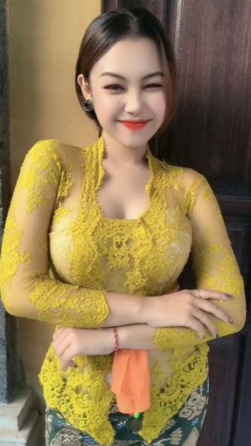 atlan1820's tweet photo. pake baju tradisional dl https://t.co/WEv7fjFtLo
