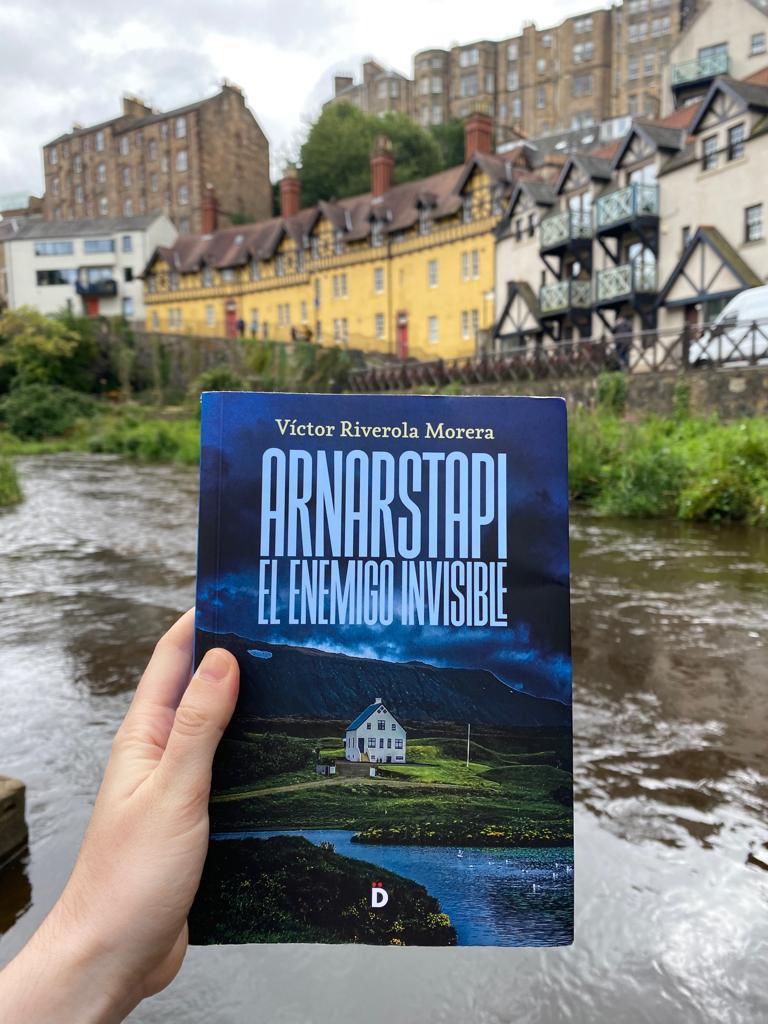 riverolavic's tweet photo. Desde Escocia, lectores que disfrutan recorriendo y descubriendo las localizaciones de mi nueva novela. https://t.co/17nV1rVUl0