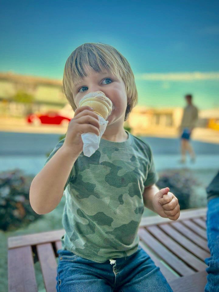 Just chillin' at Fair Ave 🍨

📸: _lilybelli