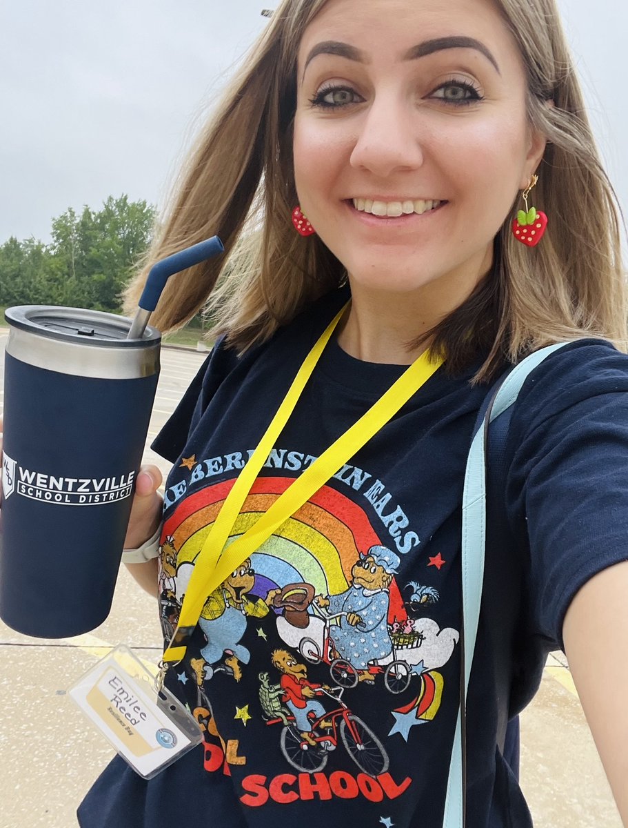 msreedart's tweet image. Had to show up in color for the last day of the Wentzville Teachers Summit! 😊🤓 #wsdsummit23 #arteducator