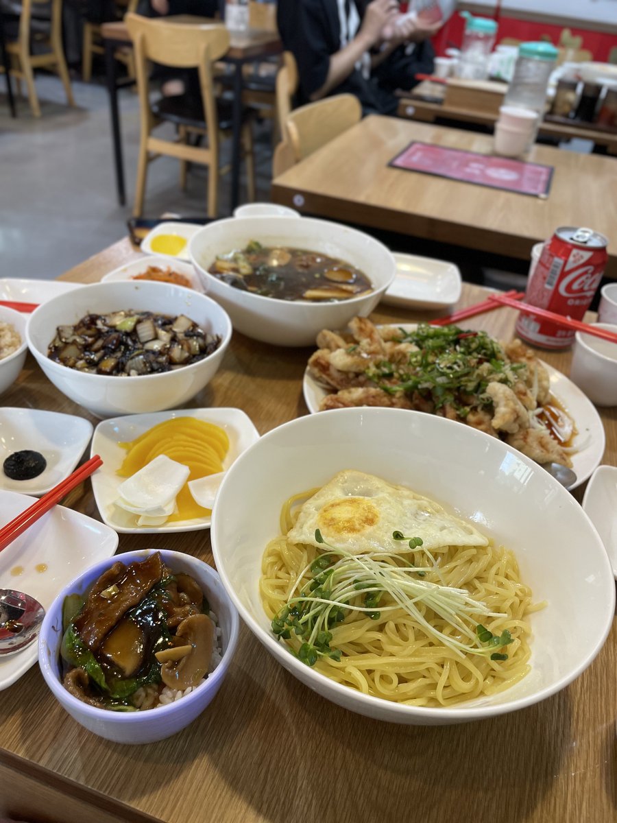 eating_omok's tweet photo. 혜화 가부 #탕험대

성신에 본점이 있고 혜화에도 작게 분점이 있다
유린기 탕수육이 유명하다 하셔서 먹어봤는데 탕수육 고기에 유린기 소스 뿌린 게 일케 맛있어도 됨…? 우육탕밥은 신박해서 한번쯤… 먹어볼만 했고 짜장도 맛있었다! 근데 내가 여기 또 가고 싶은 건 백퍼 유린기 탕수육 때문임 https://t.co/Ld3TrX6a5E