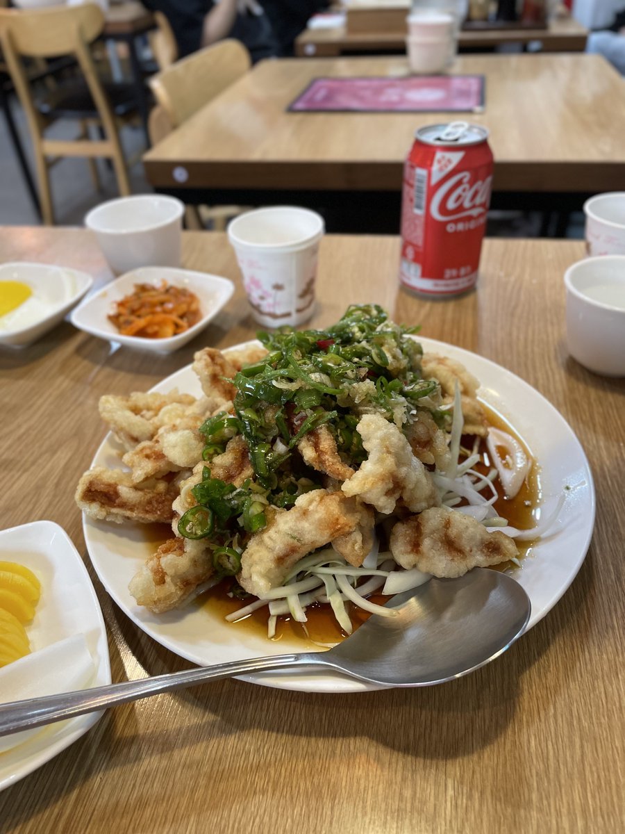 eating_omok's tweet photo. 혜화 가부 #탕험대

성신에 본점이 있고 혜화에도 작게 분점이 있다
유린기 탕수육이 유명하다 하셔서 먹어봤는데 탕수육 고기에 유린기 소스 뿌린 게 일케 맛있어도 됨…? 우육탕밥은 신박해서 한번쯤… 먹어볼만 했고 짜장도 맛있었다! 근데 내가 여기 또 가고 싶은 건 백퍼 유린기 탕수육 때문임 https://t.co/Ld3TrX6a5E