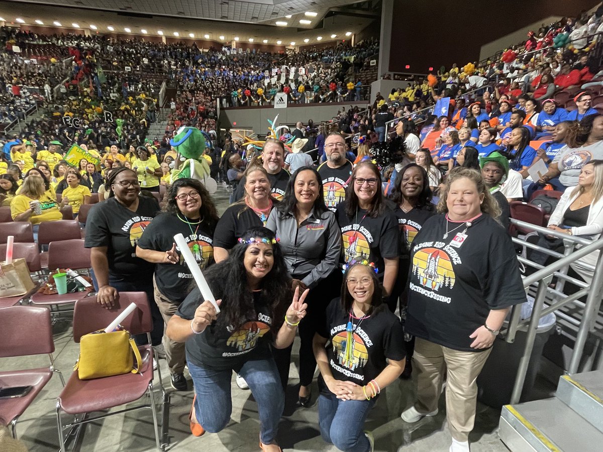 Science Coaches at ⁦@AldineISD⁩ Convocation with Dr Cantu ⁦@DrFavy⁩ #AldineStart23 #AldineRising