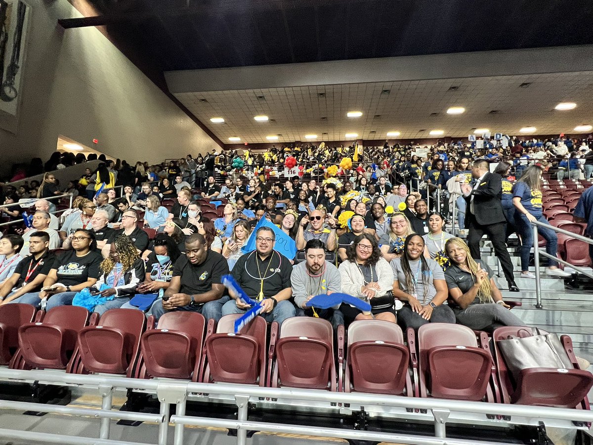 BlansonDebate's tweet photo. Blanson CTE 💙💛💙
#BlansonBold #BlansonProud #AldineConvocation23 #AldineStart23 
#AldineConnected #WeAreAldine #ARated #SchoolsOfChoice @BenIbarraCTE https://t.co/5ml7jvphVM