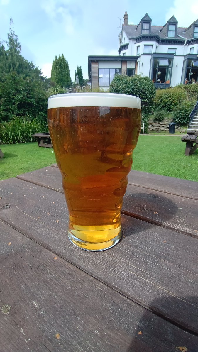 Dabooka's tweet photo. So what if I'm stranded in Wales with the missus? We'll just have to find a way to survive @fivefive73 @Socioharpo @Yachtygoesmad @Jamesalharper #RightBeerEpicGlass #FridayPints https://t.co/Nj5Dv6X6O4