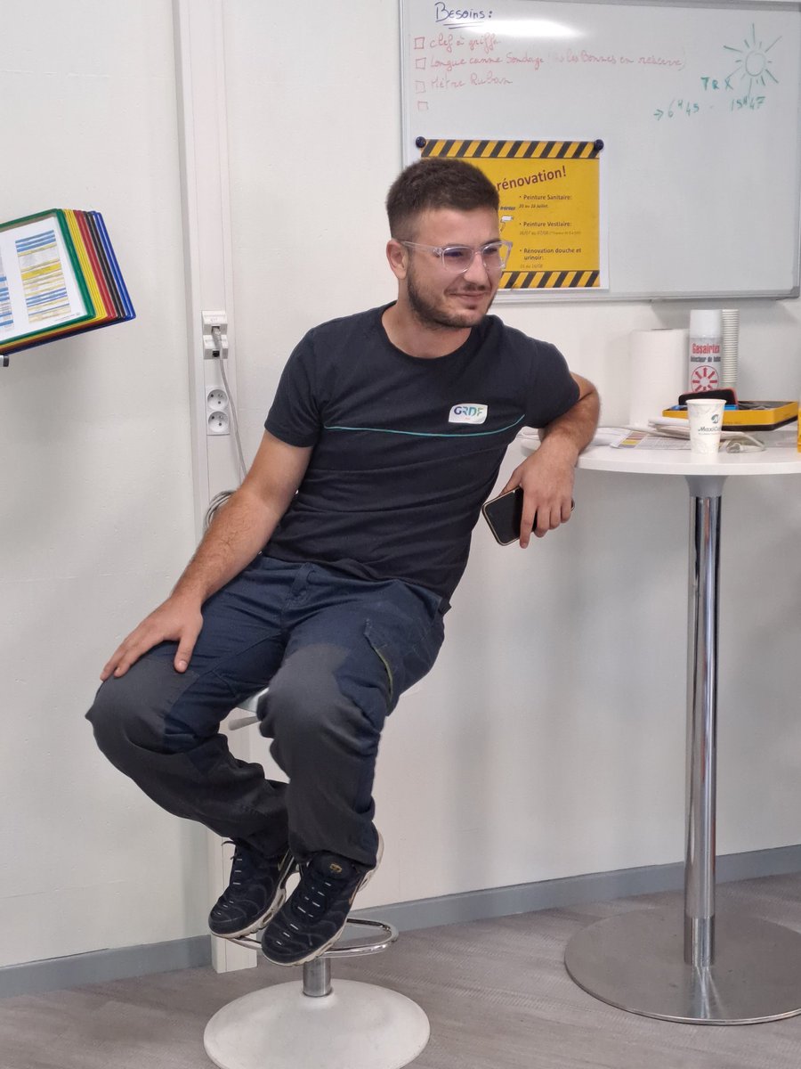 MassatCaroline's tweet photo. Voilà nos petits apprentis Victor et Julien nous quittent. Ils s'envolent vers une nouvelle région! Restez comme vous êtes, on garde un œil sur vous! Ne nous ouliez pas #AINimes @GRDF #GRDFSO #DIEMOM https://t.co/NCJOeRbqDp