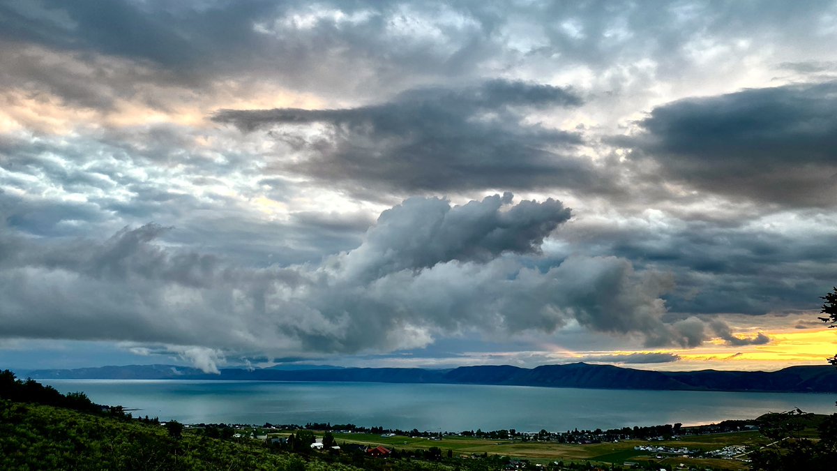 brianwusa's tweet photo. #BeaUtahful #BearLakeUT #Sunrise #RaspberryDays #Utwx #stormhour @AlanaBrophyNews @ChaseThomason @NateLarsenWX @KSL_Matt @ThePhotoHour https://t.co/1sQDnNXCb2