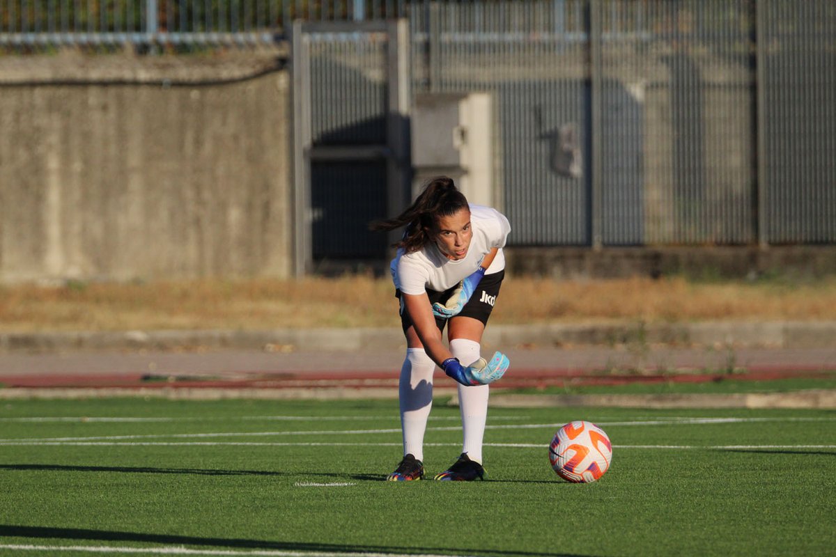 📷 Ultimi giorni a Cercola, poi partenza per #Rivisondoli dove le azzurre saranno in ritiro dal 21 al 30 agosto. Tanto entusiasmo e voglia di lavorare duramente per iniziare il campionato con il piede giusto: noi ci siAmo. Forza #NapoliFemminile! #forzanapolisempre