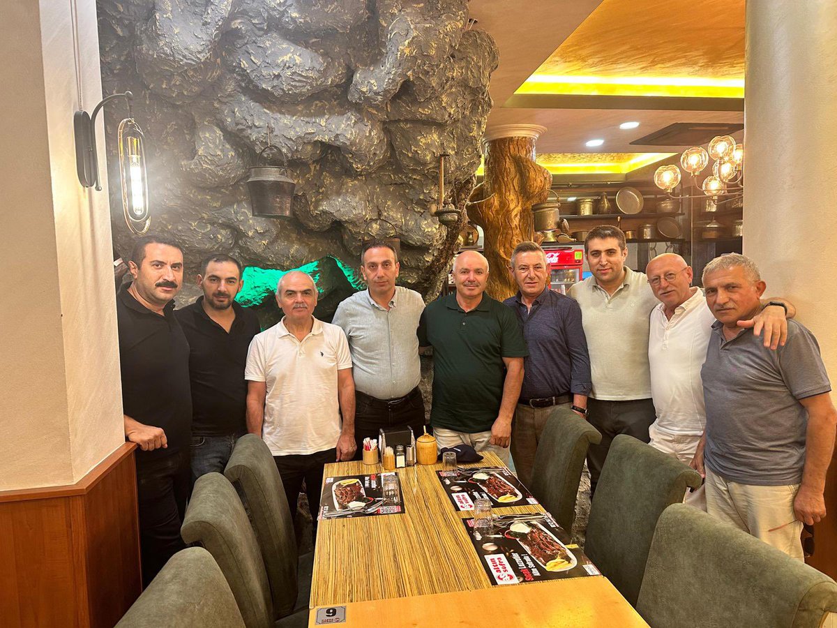 Şiran Belediye Başkanımız Mutlu Özel, Yeşilbük Belediye Başkanımız Sezai Doğan’ın İstanbul’a gelmesi nedeniyle bir araya geldiğimiz toplantıda 12-13 Ağustos tarihinde Şiran’da yapacağımız “2. Şiran Sempozyumu” hazırlıklarını değerlendirdik. Misafirperverliği için Şiran Eğitim  ve