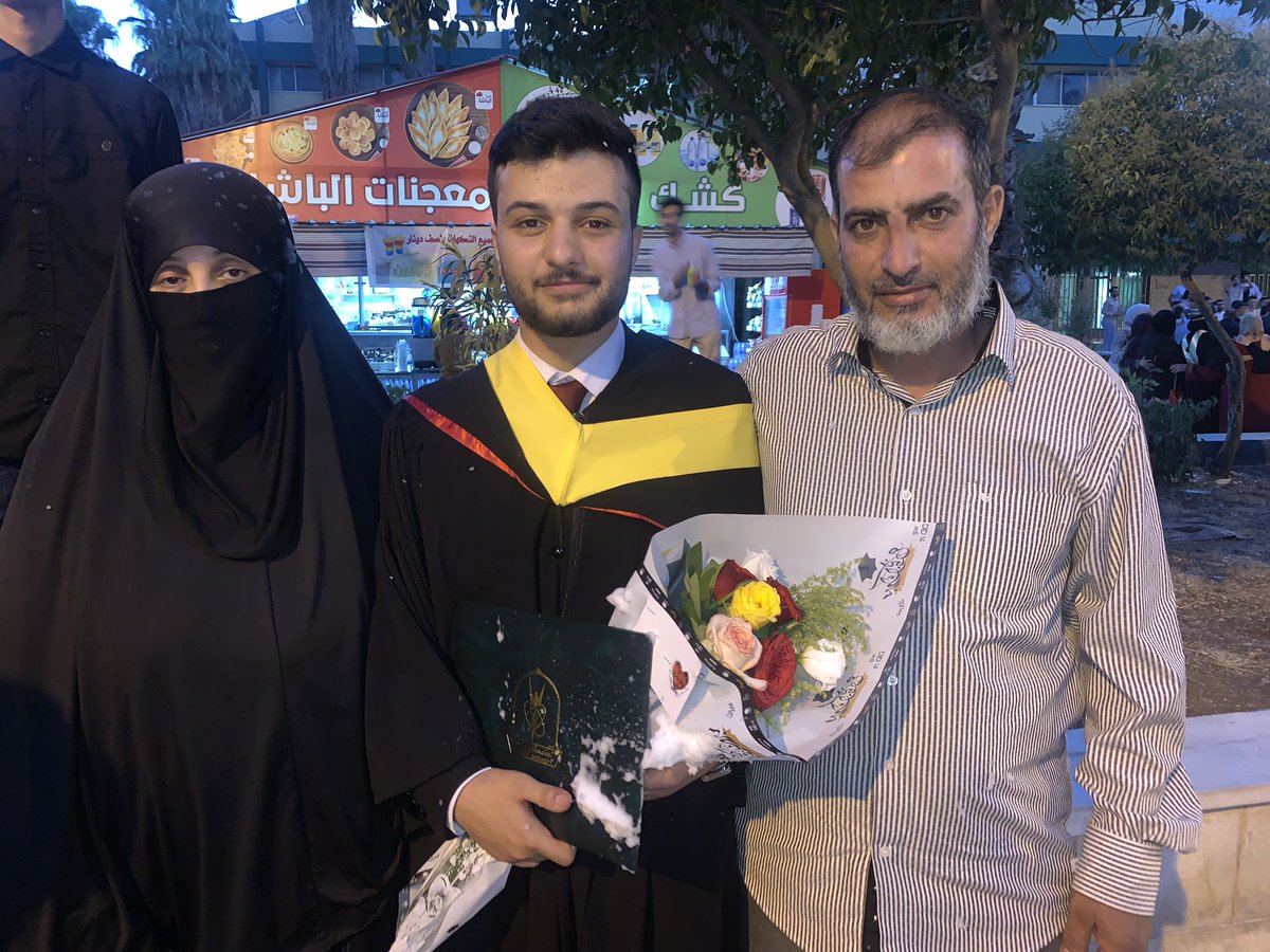 Saifmnazzal's tweet photo. ما زرع الله في قلبك رغبة في الوصول لأمر معين إلا وهو يعلم انك ستصل اليه ❤️🎓
الحمد لله ❤️🎓
I did it❤️🎓 https://t.co/e6vWu7mosy