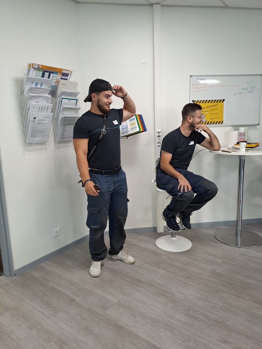MassatCaroline's tweet photo. Voilà nos petits apprentis Victor et Julien nous quittent. Ils s'envolent vers une nouvelle région! Restez comme vous êtes, on garde un œil sur vous! Ne nous ouliez pas #AINimes @GRDF #GRDFSO #DIEMOM https://t.co/NCJOeRbqDp
