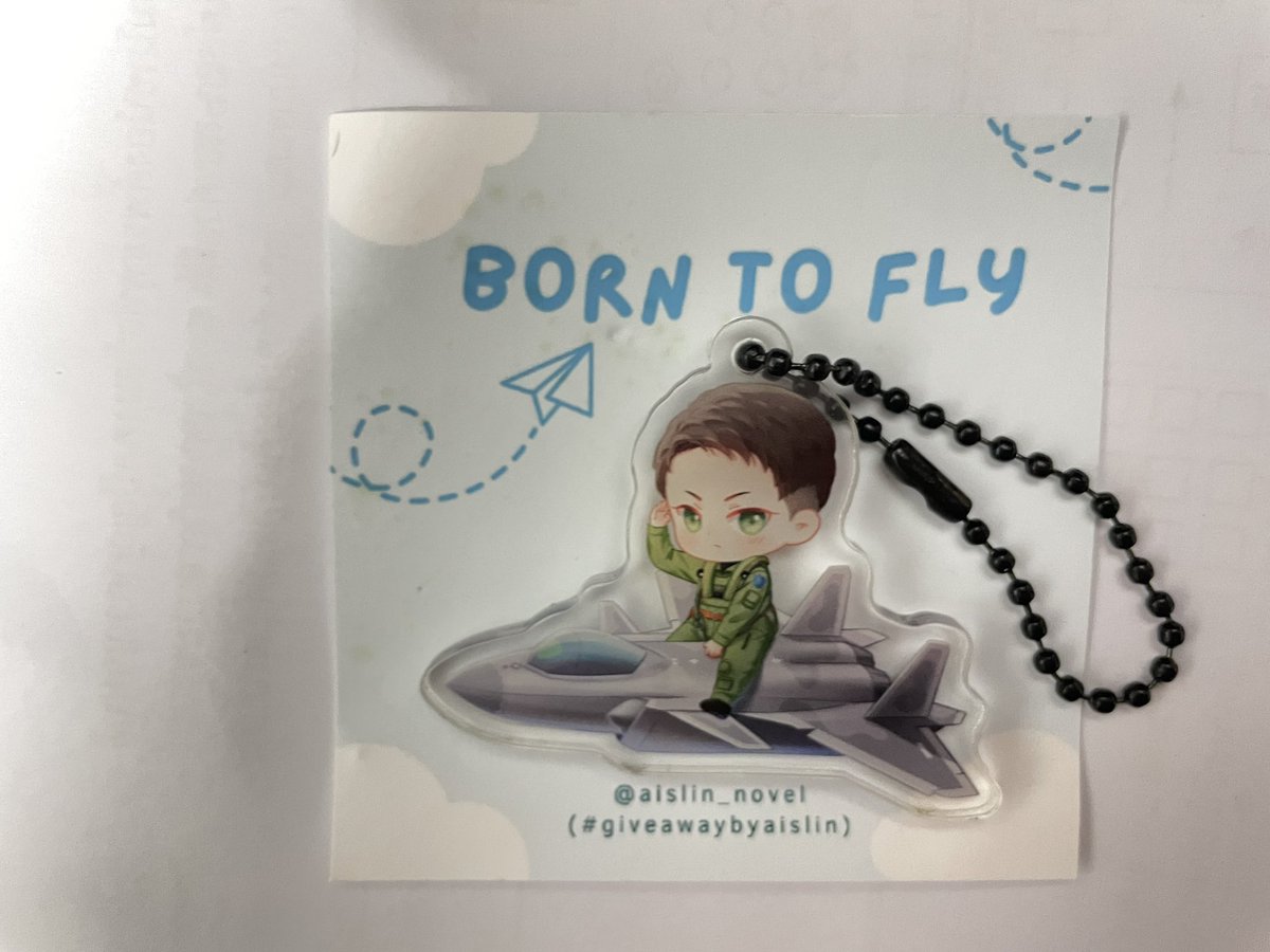 #giveawaybyaislin 🛩️ บินมาอยู่ด้วยกันแล้ว 💚☺️