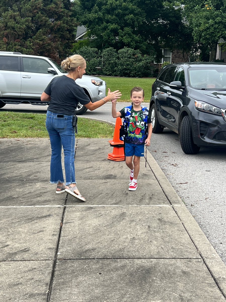 franklinspecial's tweet photo. These ⁦@fssdMES⁩ Eagles are ready to soar! #FSSDfirstday https://t.co/zH0Tjw93A0