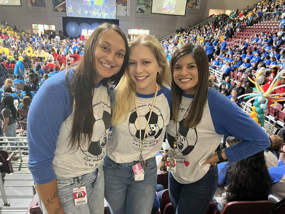 MissStrecker's tweet photo. #aldinestart23 #aldineconnected Convocation!! 🐼 https://t.co/I5Tv3Dz1CF