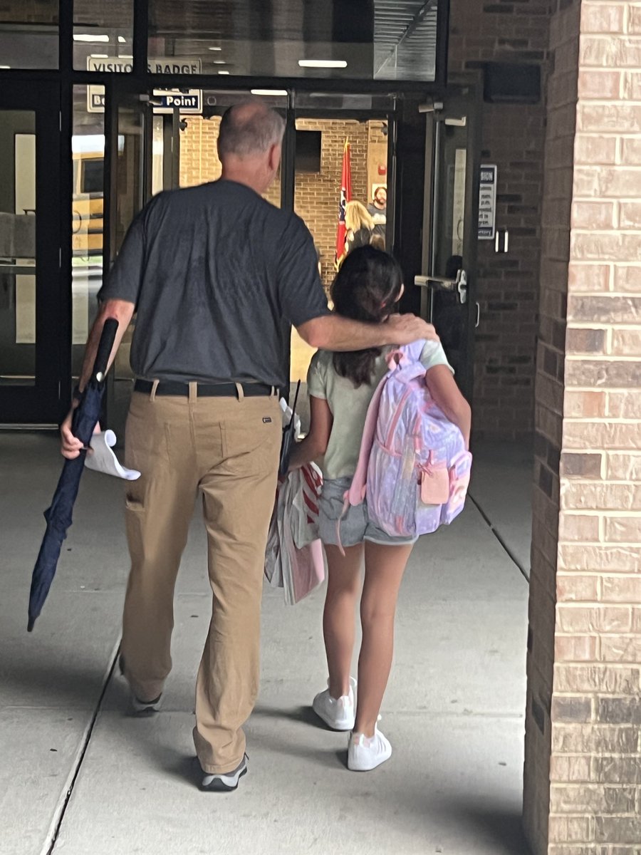 franklinspecial's tweet photo. These ⁦@fssdMES⁩ Eagles are ready to soar! #FSSDfirstday https://t.co/zH0Tjw93A0