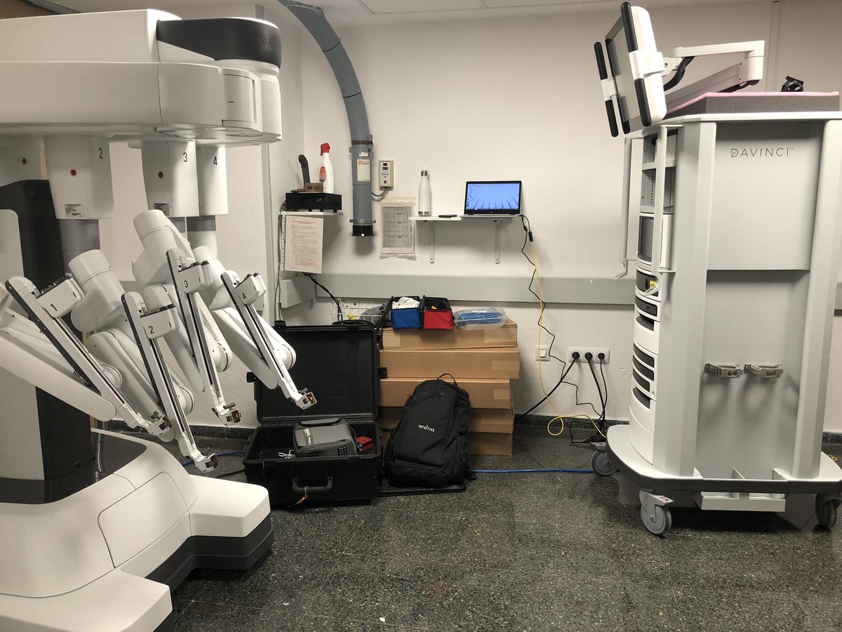 GVADrPeset's tweet photo. 🤖🏥 Hui ha començat el muntatge del nou sistema da Vinci de @GVADrPeset, una tecnologia avançada que suposa una inversió de +2milions € i que permetrà realitzar cirurgia robòtica assistida mínimament invasiva.

👨‍⚕️👩‍⚕️ Iniciem la formació de professionals! https://t.co/G3PSeqp8Ba
