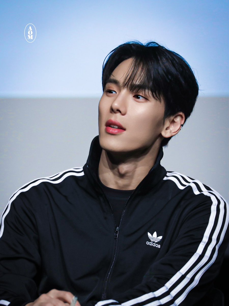 ALLOFME_SHOWNU's tweet photo. ▫️230804 현우선배 덕분에 개안했어요 #셔누 https://t.co/Jmnx0OQ0cX