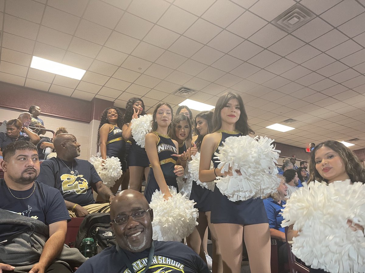 CoachRBroussard's tweet photo. @Aldineisd23 Convocation!!! https://t.co/ceLxzN9WEM