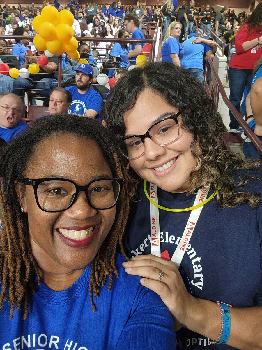 Aldine Cosmetology (@aldinecosmo) on Twitter photo Proud Teacher moment!!! When your student becomes a teacher in the same District <a href="/AldineCTE/">Aldine CTE</a> <a href="/AldineHS_AISD/">Aldine Senior High School-Aldine ISD</a> <a href="/AldineISD/">Aldine ISD</a> #AldineStart23 Proud Teacher moment!!! When your student becomes a teacher in the same District <a href="/AldineCTE/">Aldine CTE</a> <a href="/AldineHS_AISD/">Aldine Senior High School-Aldine ISD</a> <a href="/AldineISD/">Aldine ISD</a> #AldineStart23