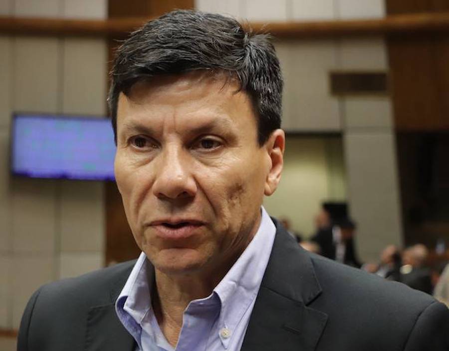 elindepy's tweet photo. 🚨 #AHORA 

🔴Cancelaron la visa a Walter Harms y a su familia hace un mes, el legislador dijo desconocer los motivos. 

🔴Yamil Esgaib, diputado de la bancada de Honor Colorado y su familia también quedaron sin visa. https://t.co/U2T3cgHslc