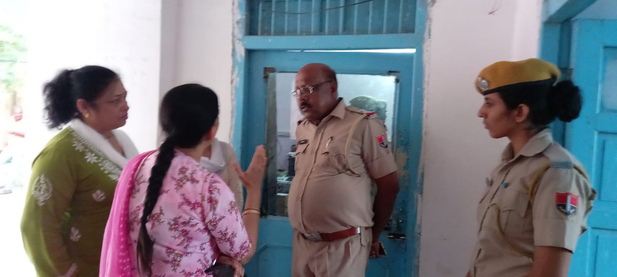 भीलवाड़ा में नाबालिक बच्ची के साथ हुई दरिंदगी और उसके बाद उसे कोयले की भट्टी में जला देना न सिर्फ समाज के लिए बल्कि पूरी इंसानियत को शर्मसार करने वाली घटना है। मैं <a href="/ashokgehlot51/">Ashok Gehlot</a> जी से अपील करती हूँ कि ऐसे जघन्य अपराध व वीभत्स घटना को अंजाम देने वाले राक्षसों को फाँसी की सजा हो।