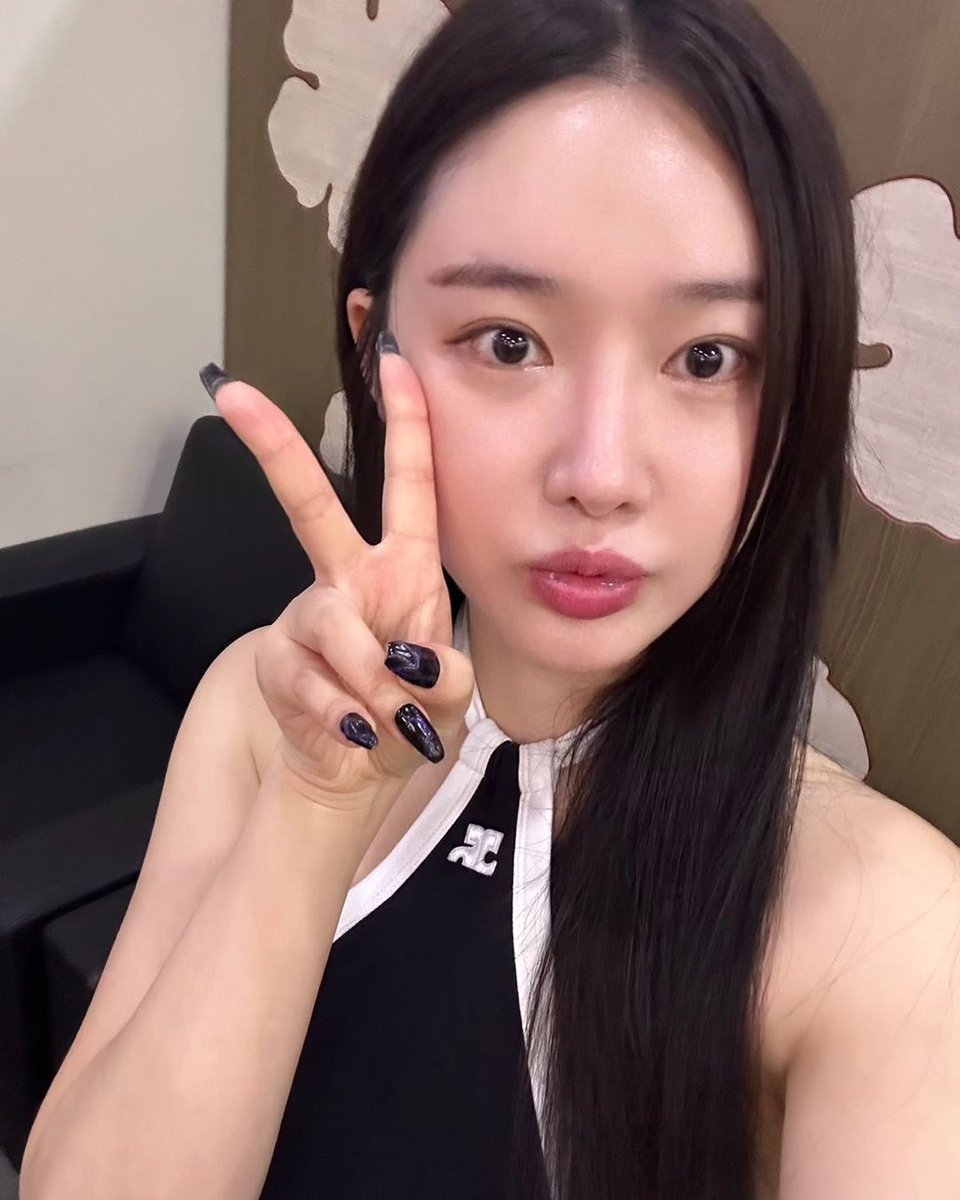 Na_Sily's tweet photo. #브브걸 https://t.co/3znp2a6r7u