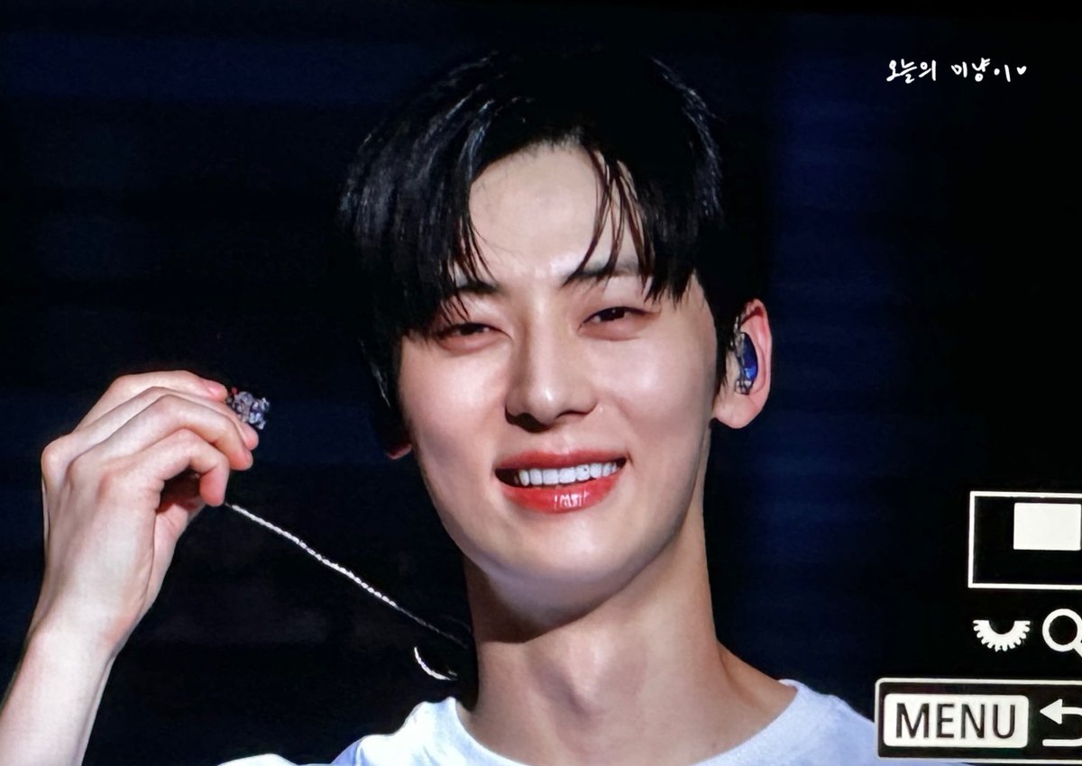 950809Serenity's tweet photo. 230804 민현아 미리 생일 축하해🧡  #황민현 https://t.co/JMGc12NgDe