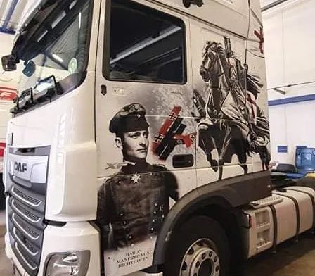 Dandyist's tweet image. Saw the most insane lorry whilst driving to work today