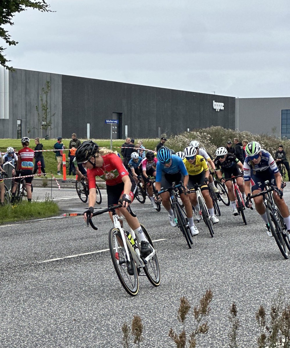 MIACYCLING1's tweet photo. Solid race by @AlmaJohansson17 today @ Randers Bike Week 🇩🇰, P5 in stage 2
Alma stayed in the first group of riders who battled it out in a sprint
🤘💪👍 https://t.co/SlzX6mZ9Pb
