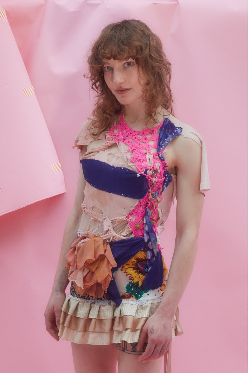 GlossiMag's tweet image. The #Resort2024 Lou Dallas collection by #RaffaellaHanley was well worth the wait. Drawing inspiration from rhythm gymnasts, the collection serves up a kaleidoscope of textures and colours.

📷: #RoeEthridge

#Fashion #LouDallas