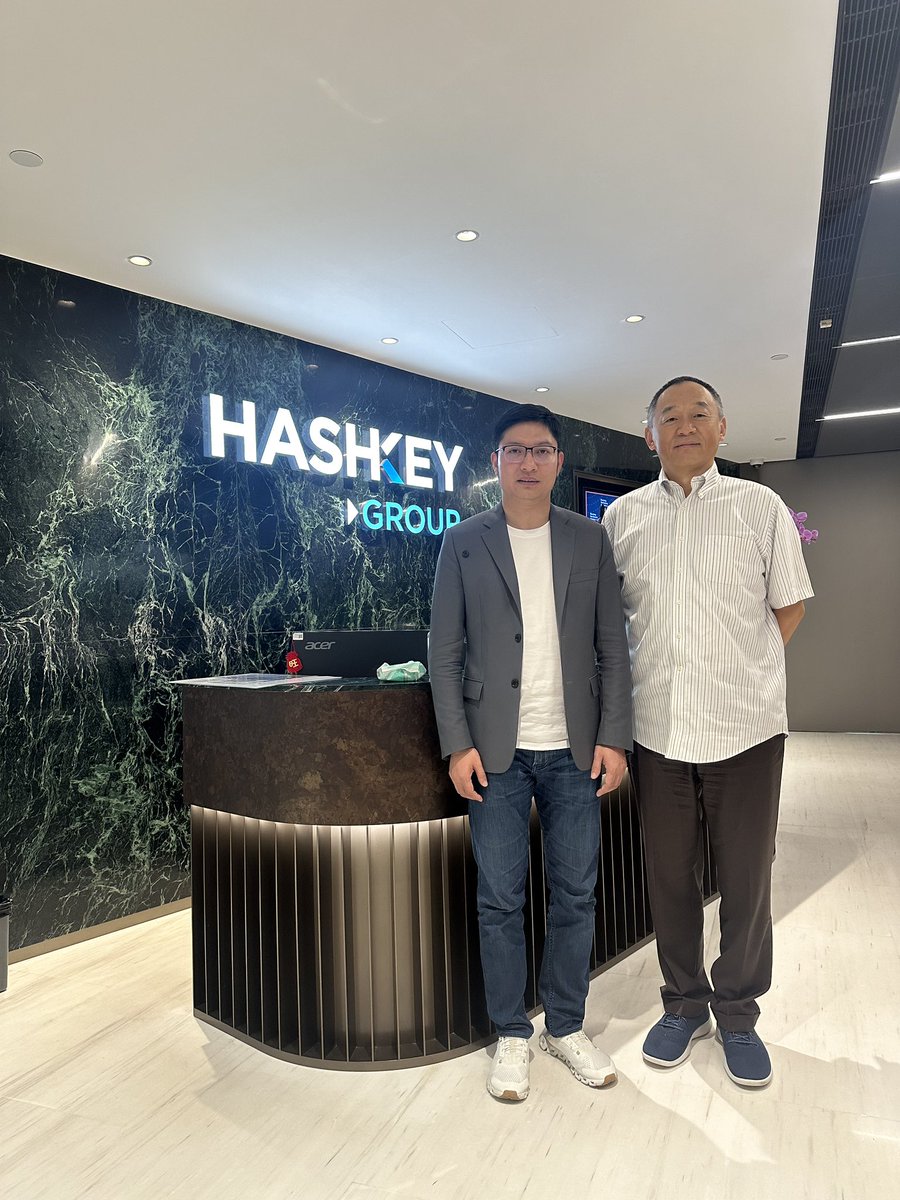 今天是Hashkey交易所成为香港首家面向零售用户展业的持牌交易平台的第一天，上午参观了Hashkey 数码港办公室，下午在交易广场听听肖总分享合规交易所的未来！
