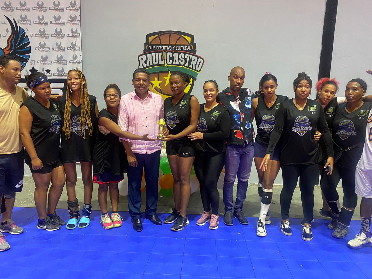 CarlosOAlcalde's tweet photo. ¡Seguimos apoyando el deporte!

Feliz de apoyar y ser parte del torneo de voleibol juvenil club Raúl Castro de barrio nuevo de Sábana Perdida.

Siempre estaremos presente en los eventos que garanticen el bienestar de nuestros jóvenes como lo es el deporte.

#CarlosOrtizAlcalde https://t.co/3l0SjKppcs