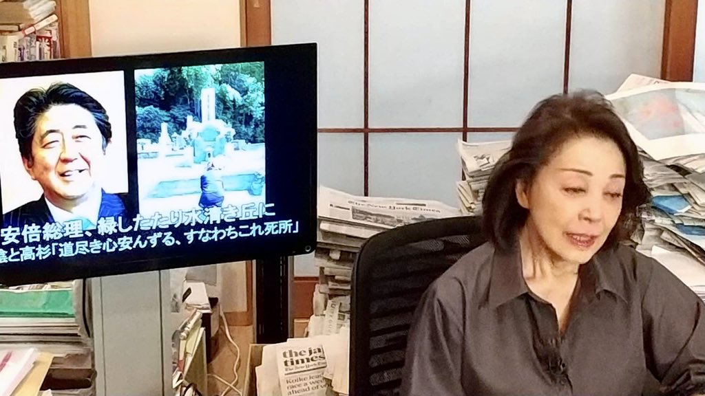 YoshikoSakurai's tweet photo. 先週、山口県に安倍総理のお墓を訪ねました。総理は緑したたる水清き丘に眠っていました。墓前で私の気持ちを報告しました。達成にいたるまで何があろうと乗り越えると。レポートを収録中に何度も、何度も泣いてしまいました。涙は涸れませんが、志定めれば、日本も守れる、道も拓ける。頑張ろうね。 https://t.co/xOn2CClSPy
