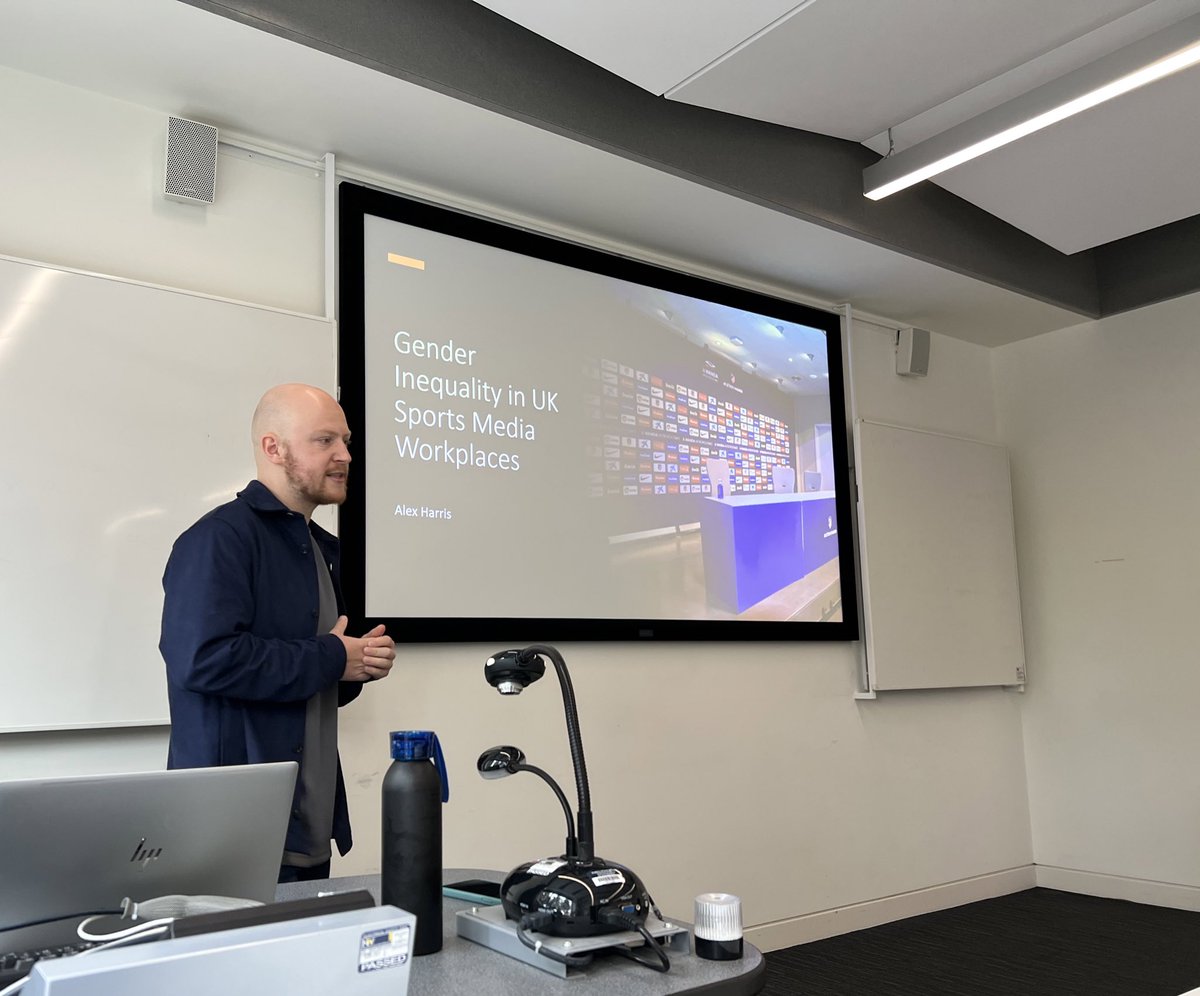 DrAliBowes's tweet photo. A great morning spent with some of the @NTUSportScience Sport, Health &amp; Society Research Group PhD students. Thanks to @AlexHarris_25 @Dee_Gee_13 @JamesjShepherd &amp; @marit_hiemstra for your presentations &amp; Qs. Looking forward to seeing the projects continue to develop https://t.co/CvNqTCfy2Y