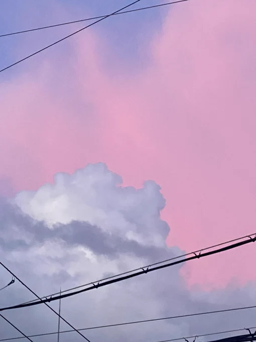 この前撮った雲。色のコントラストがキレイだった。