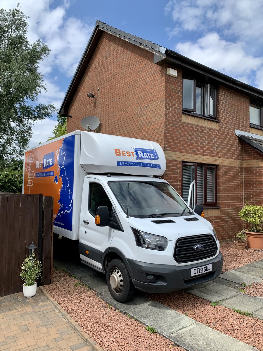 Beautiful time of year for a move 📦🚚🌳☀️
.
.
.
#friday #happyfriday #summer #movers #removals #london #moving #orangevan #bestrateremovals #letusmoveyou #packing #august #summer #londonremovals #removalcompany #houseremovals #homerelocation #officerelocation  #prettycitylondon