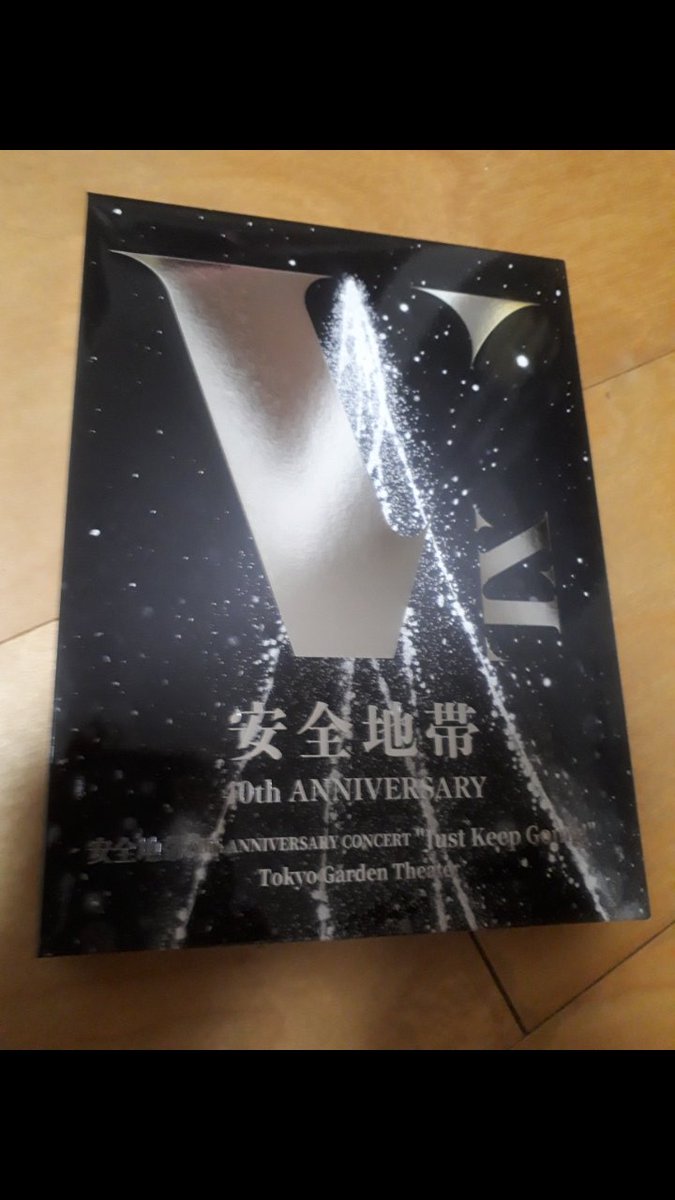 pinebay0215's tweet photo. スワローズがぼろ負けしてて、監督も途中から試合を諦めたかのようなメンツになったので、見るのをやめて、これ見てます。やっぱり昔の安全地帯の曲は最高やな😆玉置浩二の歌声はステキ✨ https://t.co/Q2yyOGfYBh
