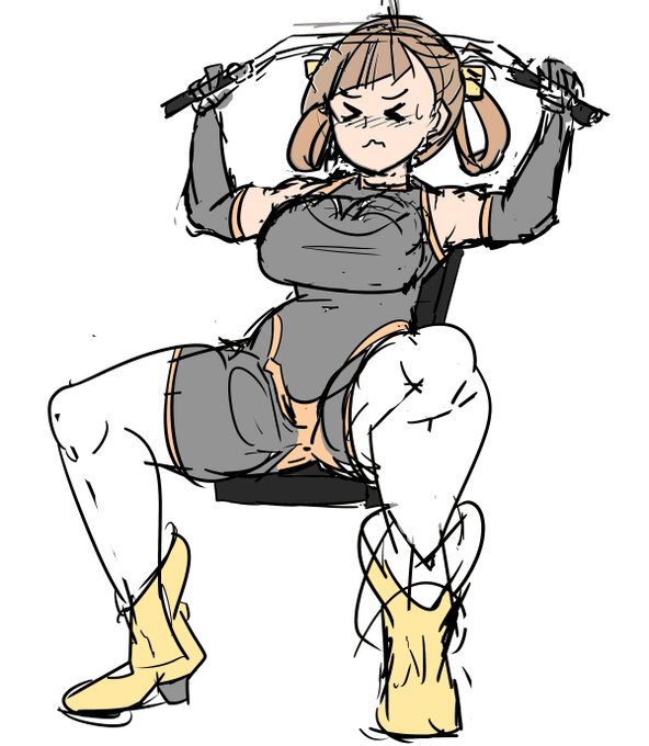 粟根こころちゃんの筋トレ風景です 