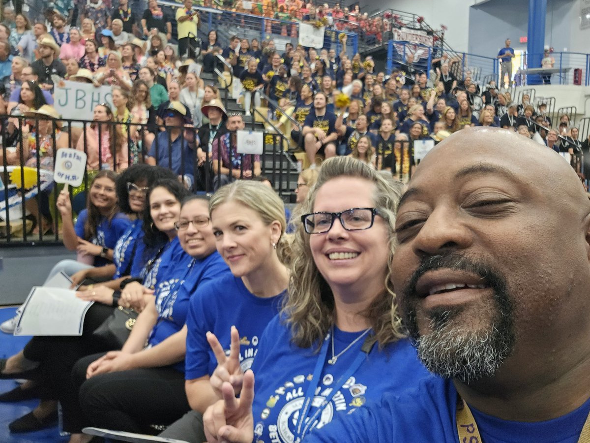 3laptopqBonner's tweet image. #MCSDBETTERTOGETHER