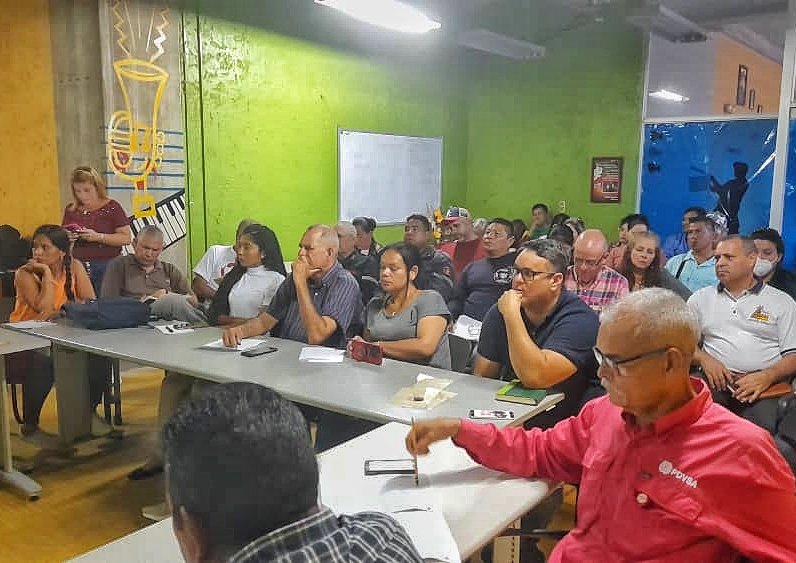 CeguMonagas's tweet photo. #Ahora| @CeguMonagas en Reunión con el equipo del Consejo Científico del Estado Monagas, donde se realiza el 1er Conversatorio sobre la Conservación de la Cuenca Hidrográfica del #Turimiquire.
@mppeduniv @sandraoblitasr @ildemaroga1 @ErnestoLunaPsuv @GobMonagas_
#GNBArmadosDePaz https://t.co/OR6FXBCefl