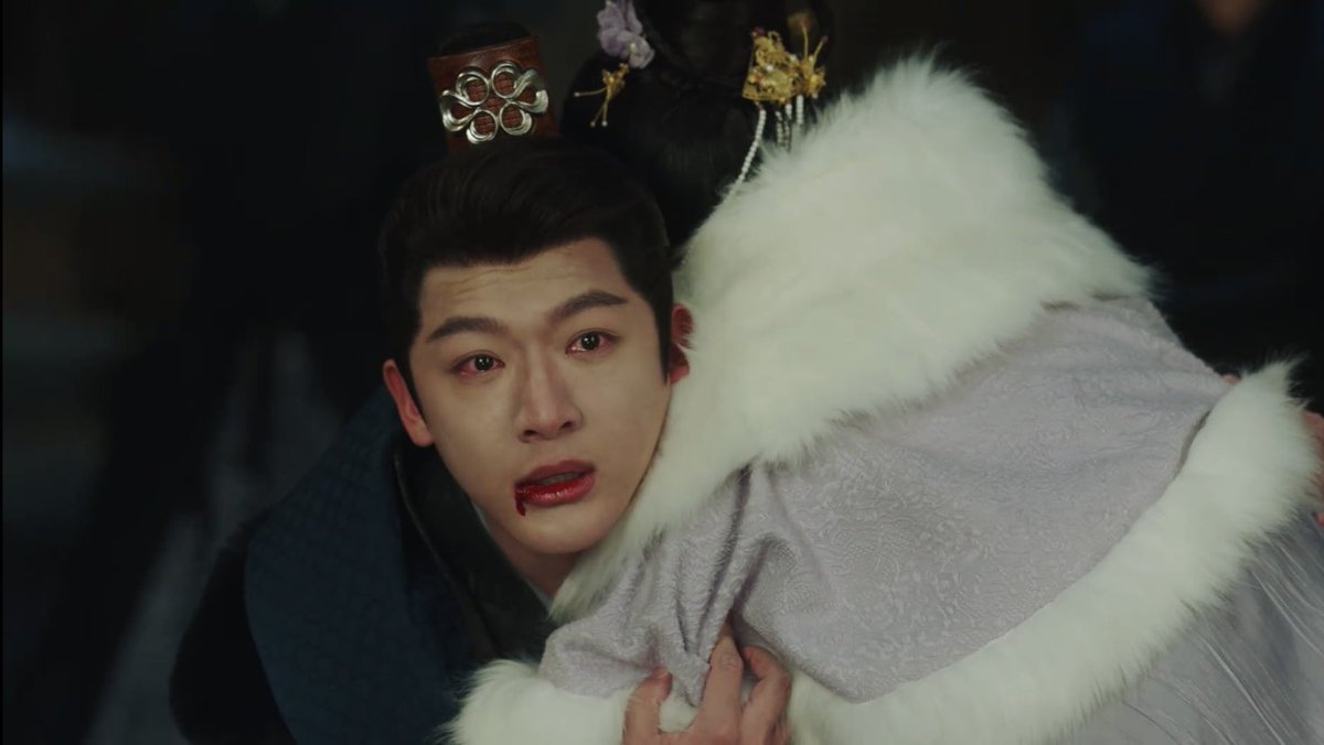 lycheefrost's tweet photo. “you can’t die. 
I absolutely can't lose you”

and so cang xuan craves for power to protect xiao yao by his side, but that’s also the start of him losing her forever

#长相思 #lostyouforever https://t.co/41RYa0tziv