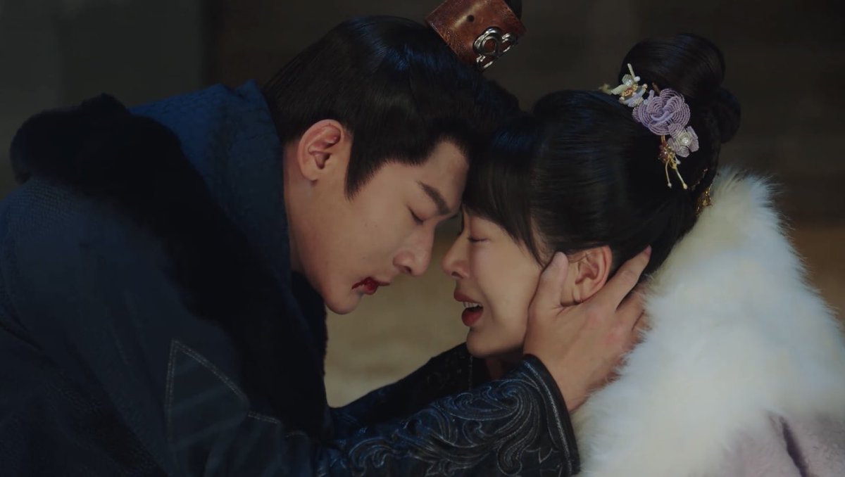 lycheefrost's tweet photo. “you can’t die. 
I absolutely can't lose you”

and so cang xuan craves for power to protect xiao yao by his side, but that’s also the start of him losing her forever

#长相思 #lostyouforever https://t.co/41RYa0tziv
