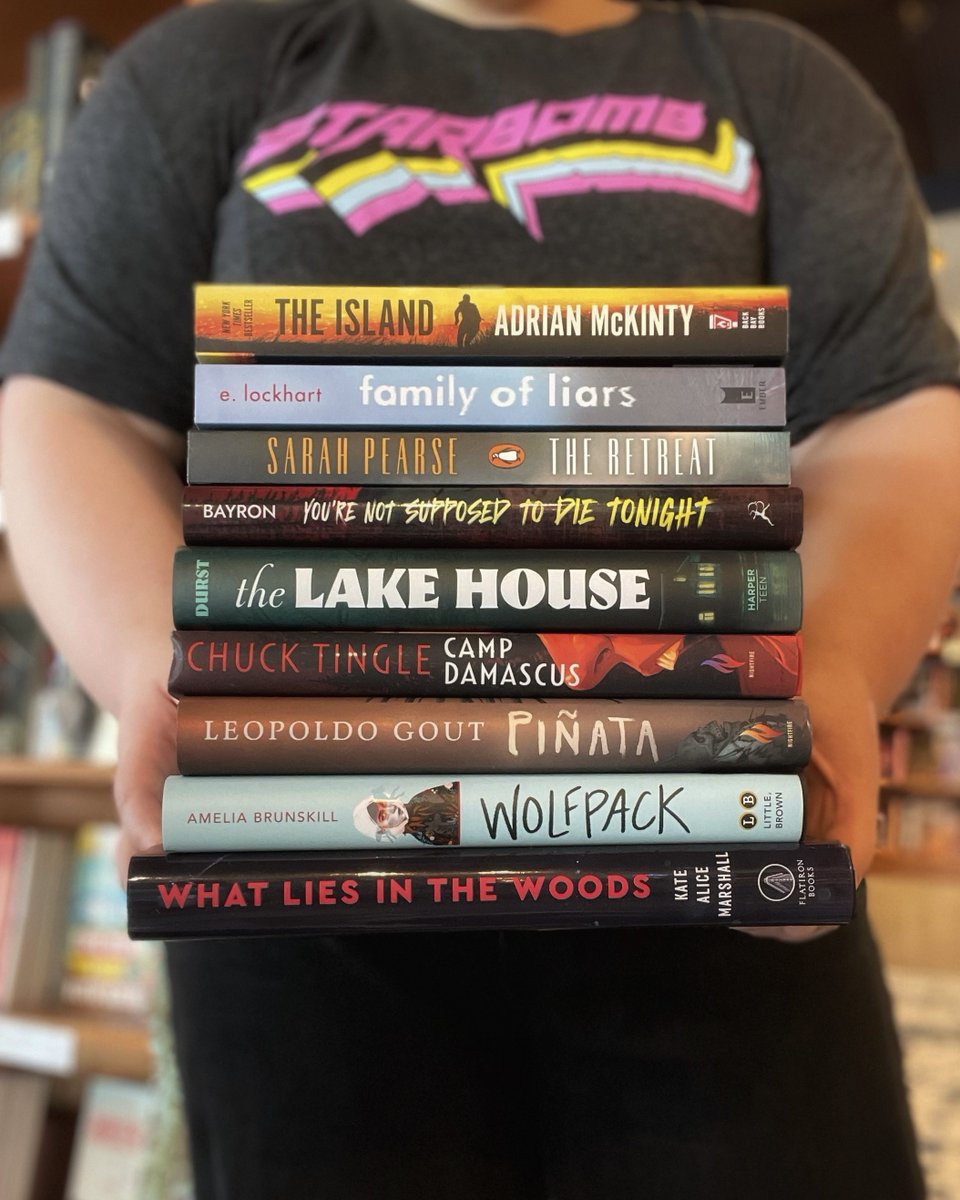 BardsAlley's tweet image. A #bookstack of some books that fit this sweltering summer heat.

&quot;Currently reading CAMP DAMASCUS, and YOU&apos;RE NOT SUPPOSED TO DIE TONIGHT was a recent fav of mine. NOTHING beats a summer camp horror story 🔪&quot; -Mallory
@ChuckTingle @KalynnBayron