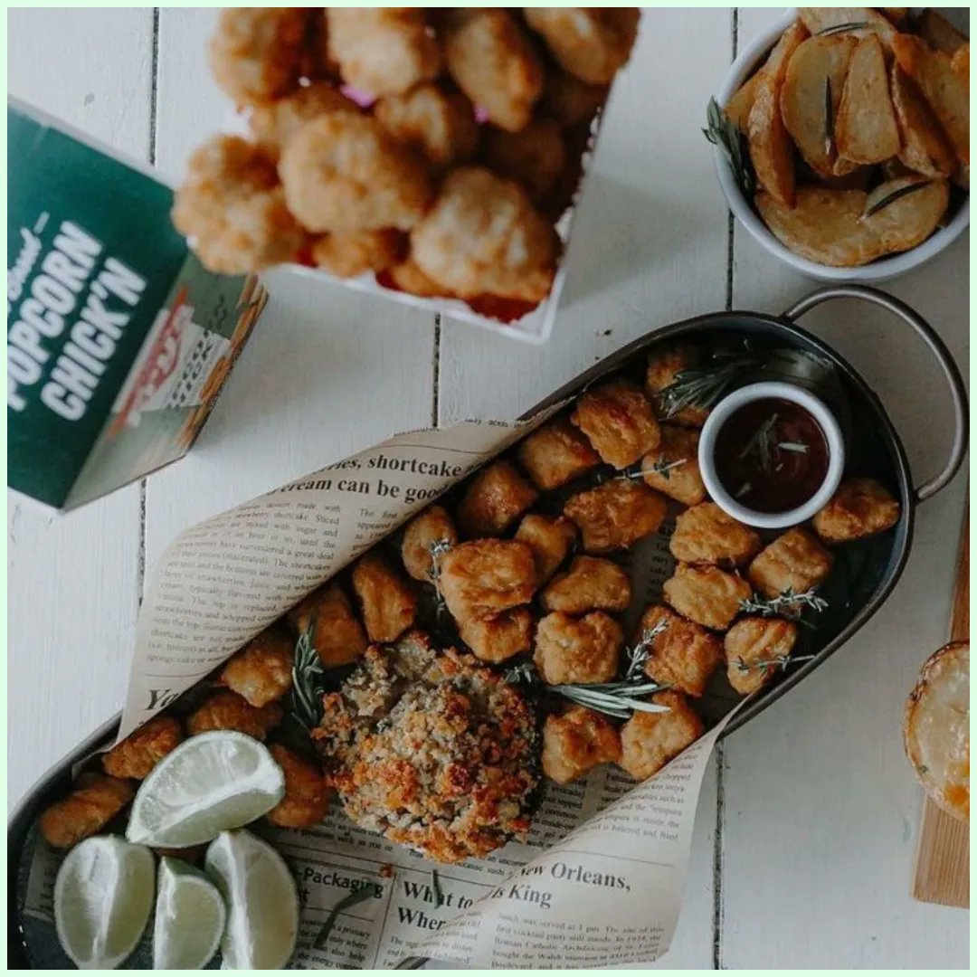 FriYAY calls for a Popcorn Chick'n platter 🍗🍿

For more information send us a DM, contact info@carubrands.com or visit our website (link in bio)💭

#vegetarianfood #veganfood #healthyfood #vegans