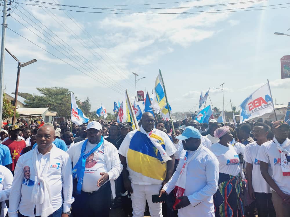 Emilemangandu's tweet photo. Ilya deux manières de faire la révolution :#apporter des réponses nvlles à de qstions anciennes ou #poser des qstions nvelles relatives à des qstions ignorées,#tanganika vit au rythme de @AABonneGouv soutien total à @fatshi13 pour un changement éternel @KasongoKas @GuylainNyemboM https://t.co/ClBDDqkjeW