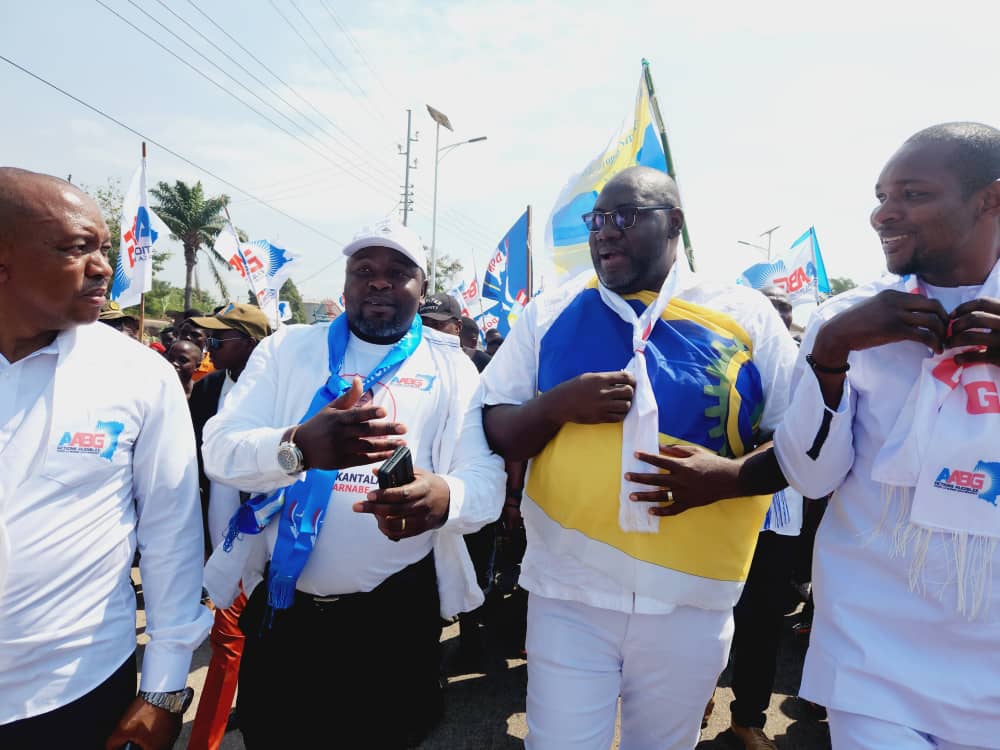 Emilemangandu's tweet photo. Ilya deux manières de faire la révolution :#apporter des réponses nvlles à de qstions anciennes ou #poser des qstions nvelles relatives à des qstions ignorées,#tanganika vit au rythme de @AABonneGouv soutien total à @fatshi13 pour un changement éternel @KasongoKas @GuylainNyemboM https://t.co/ClBDDqkjeW