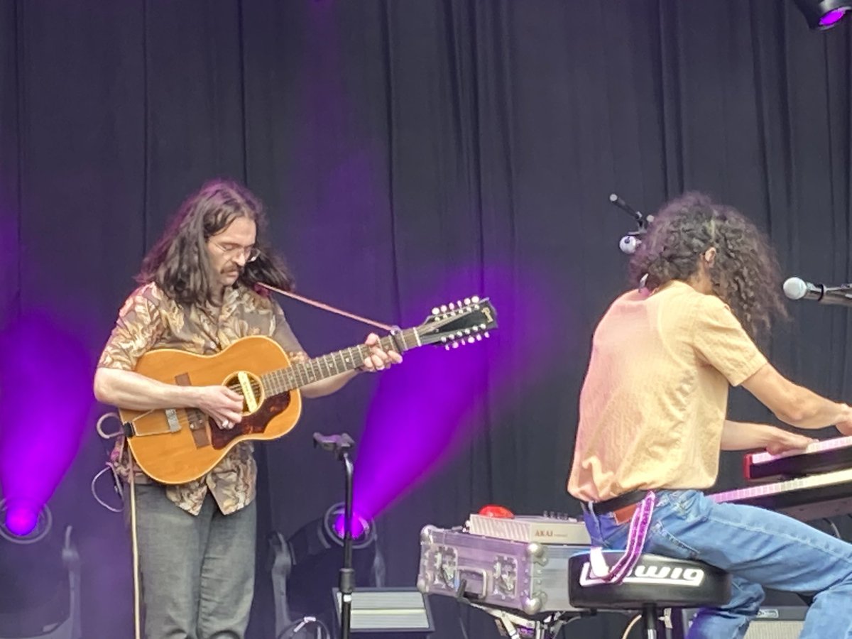 Dubbelmono's tweet photo. Blijkt er toch nog een bandlid van The Eagles te leven (en in The Joy Hotel te spelen). 
#haldernpop https://t.co/x2gBmsdiy0